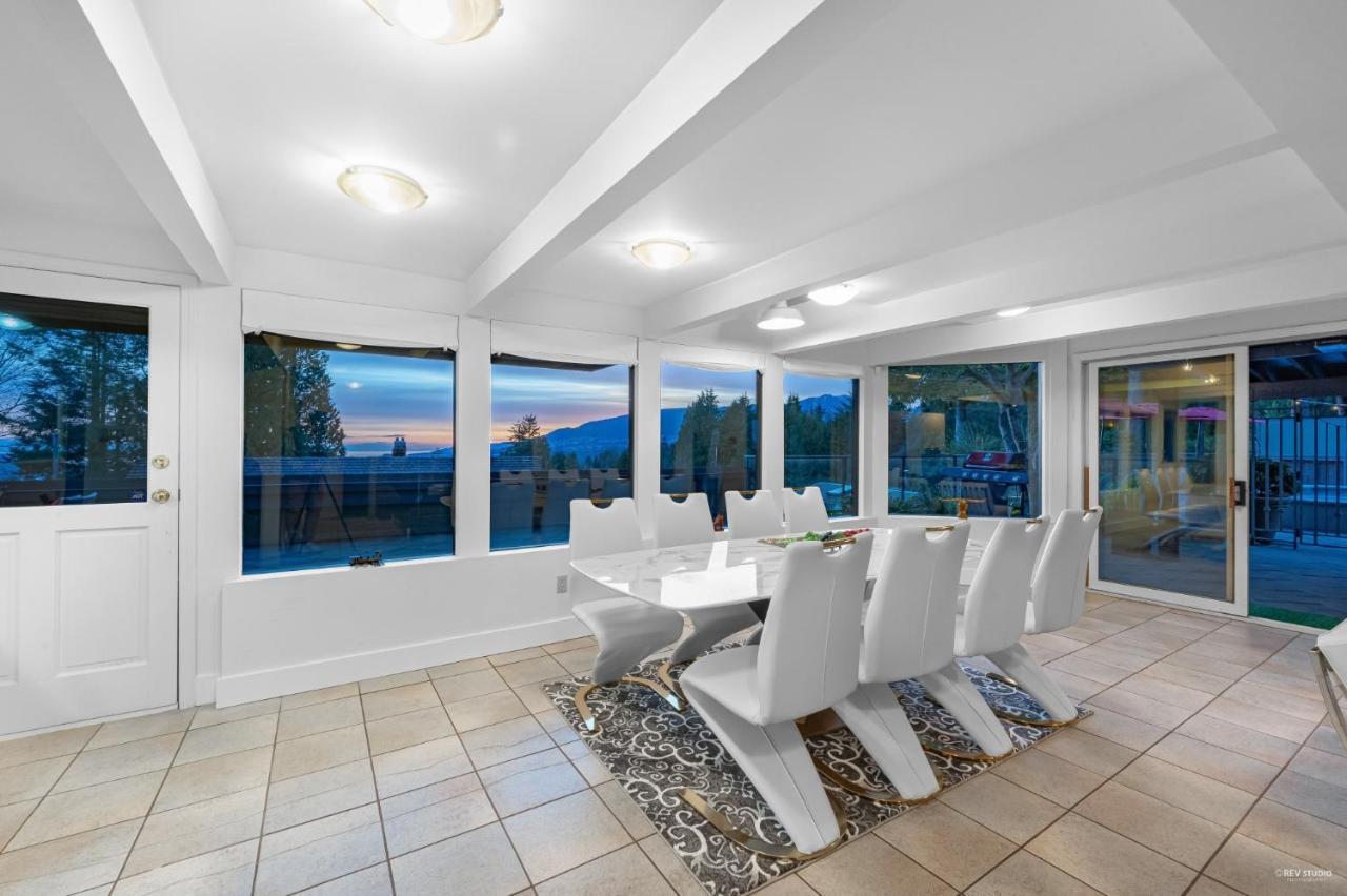 Seymour Private Bedroom, Ensuite Bathroom With Shared Pool, Hot Tub With Views North Vancouver Exteriör bild