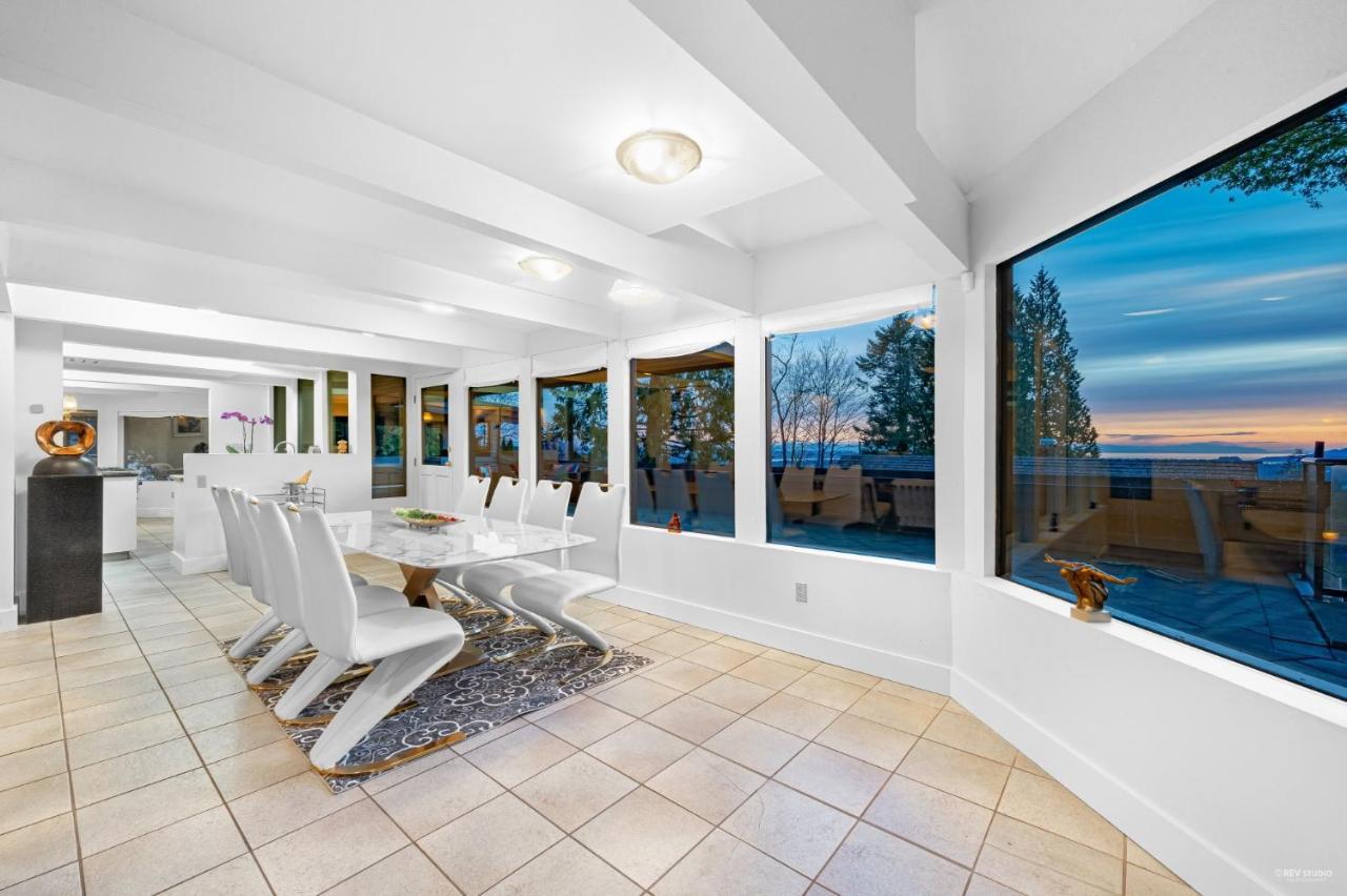 Seymour Private Bedroom, Ensuite Bathroom With Shared Pool, Hot Tub With Views North Vancouver Exteriör bild