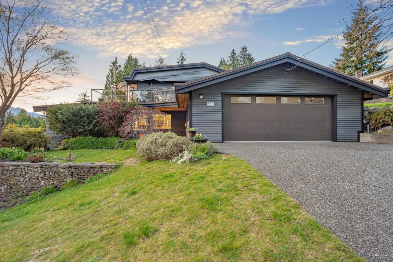 Seymour Private Bedroom, Ensuite Bathroom With Shared Pool, Hot Tub With Views North Vancouver Exteriör bild