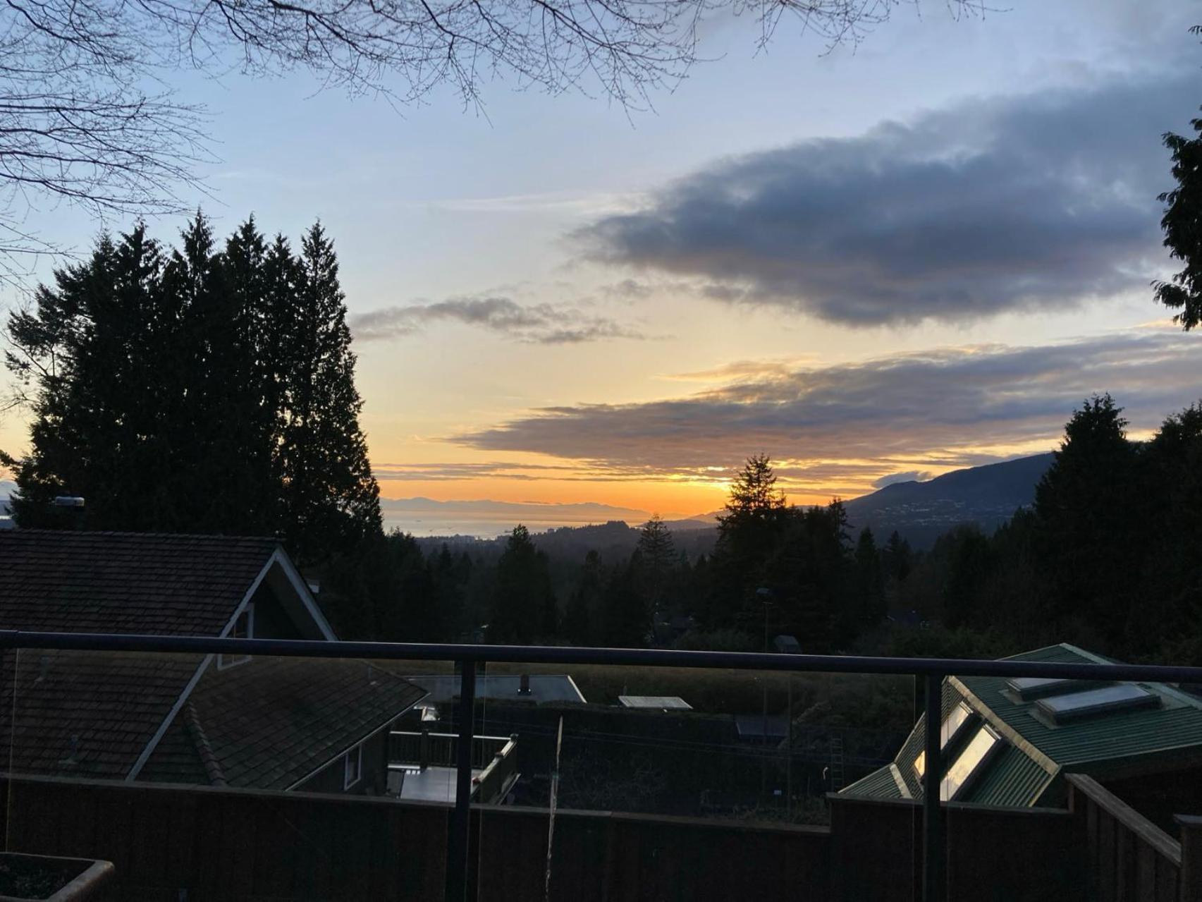 Seymour Private Bedroom, Ensuite Bathroom With Shared Pool, Hot Tub With Views North Vancouver Exteriör bild