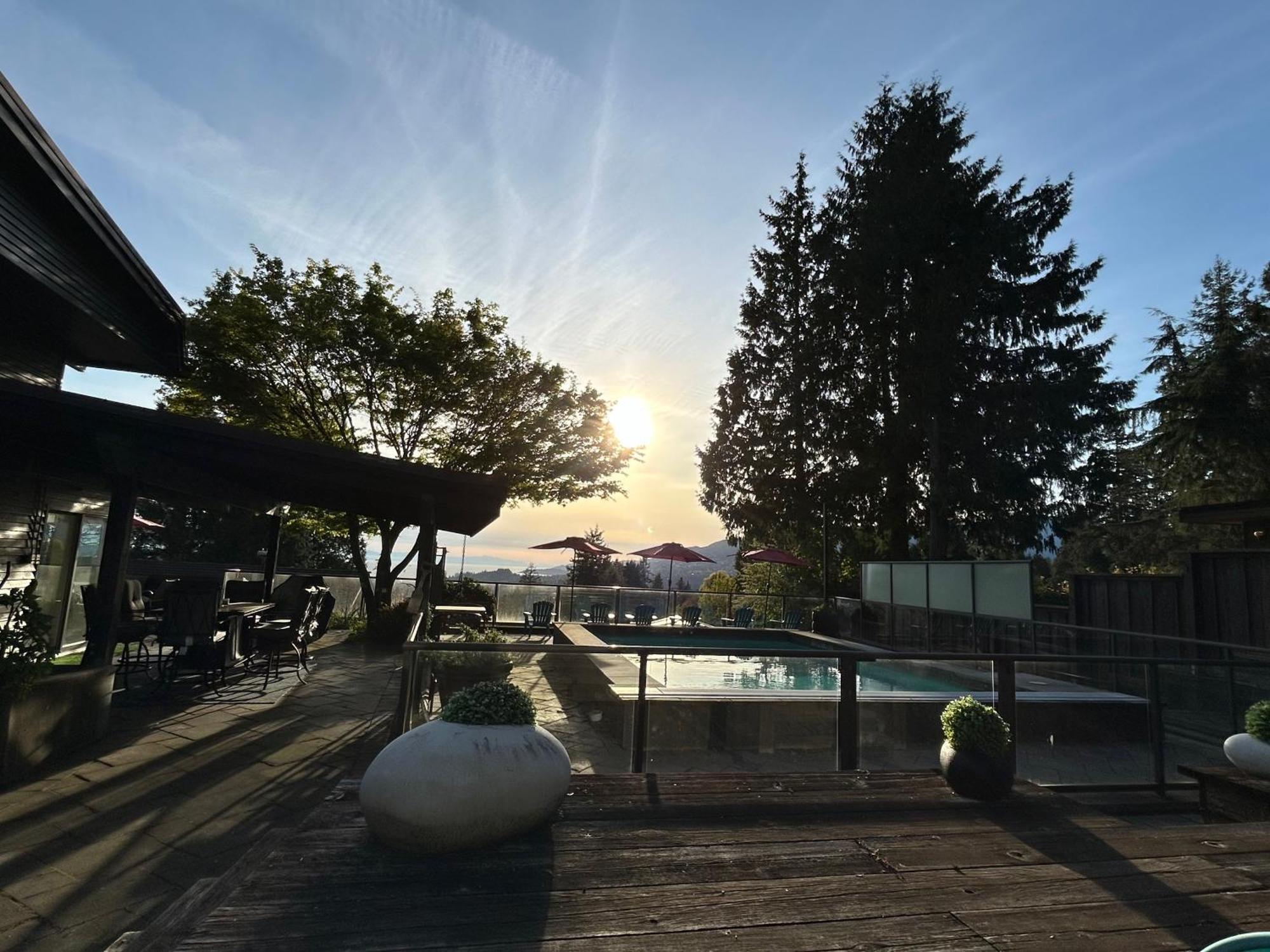 Seymour Private Bedroom, Ensuite Bathroom With Shared Pool, Hot Tub With Views North Vancouver Exteriör bild