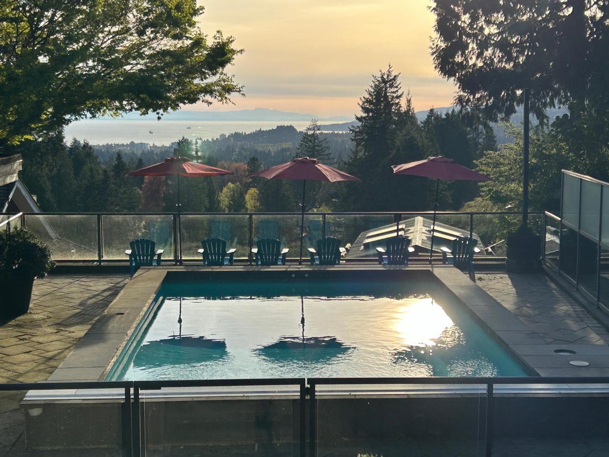 Seymour Private Bedroom, Ensuite Bathroom With Shared Pool, Hot Tub With Views North Vancouver Exteriör bild