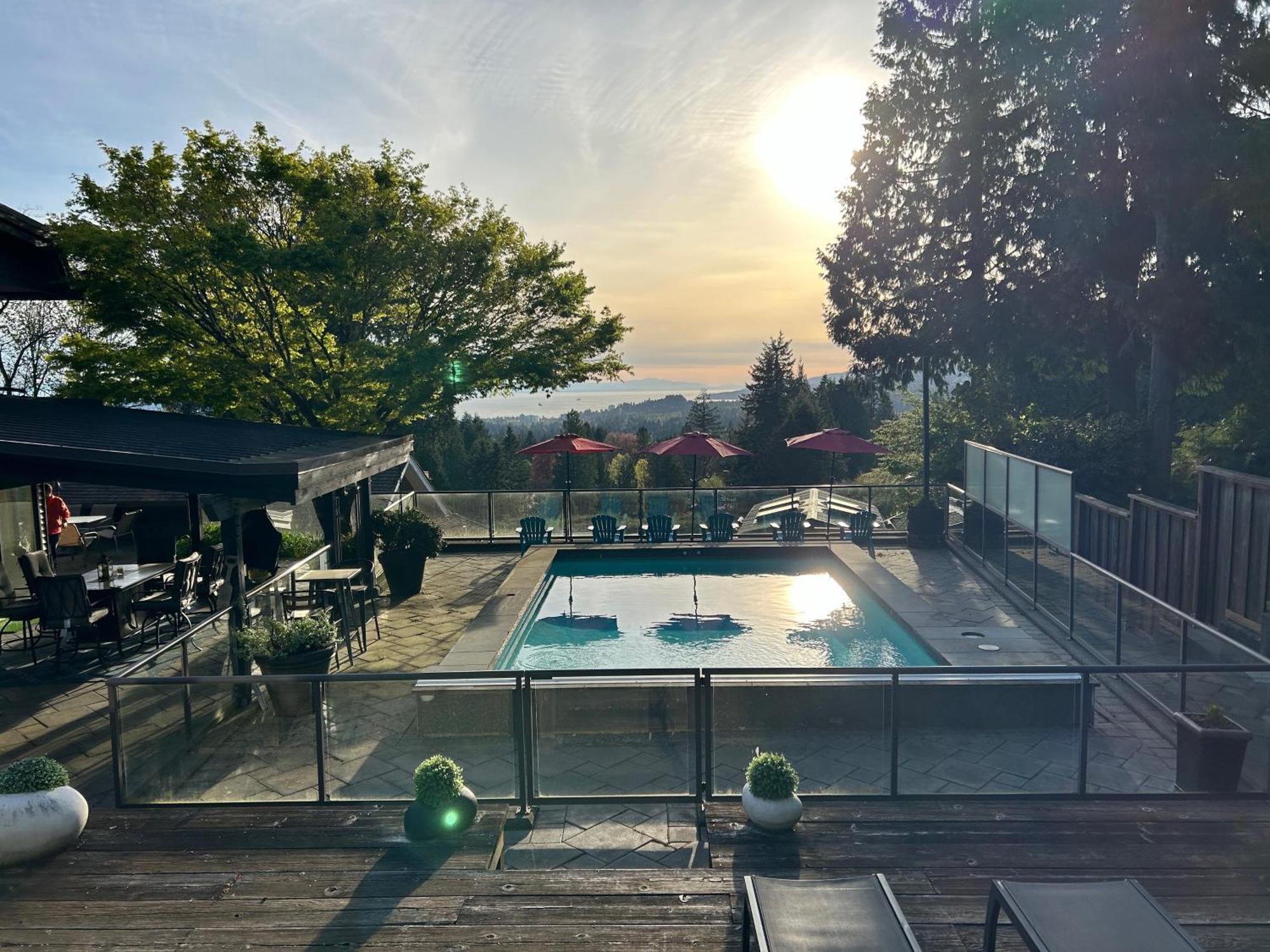 Seymour Private Bedroom, Ensuite Bathroom With Shared Pool, Hot Tub With Views North Vancouver Exteriör bild