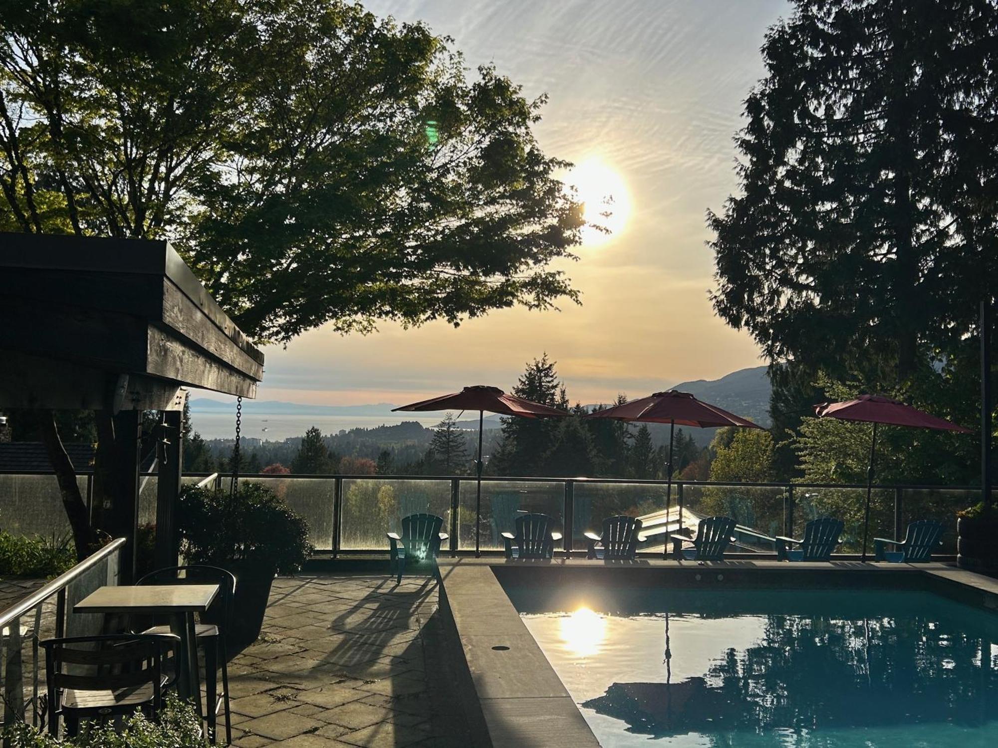 Seymour Private Bedroom, Ensuite Bathroom With Shared Pool, Hot Tub With Views North Vancouver Exteriör bild