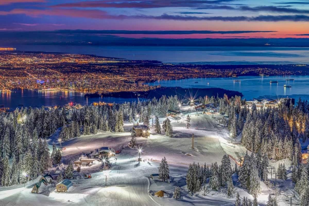 Seymour Private Bedroom, Ensuite Bathroom With Shared Pool, Hot Tub With Views North Vancouver Exteriör bild