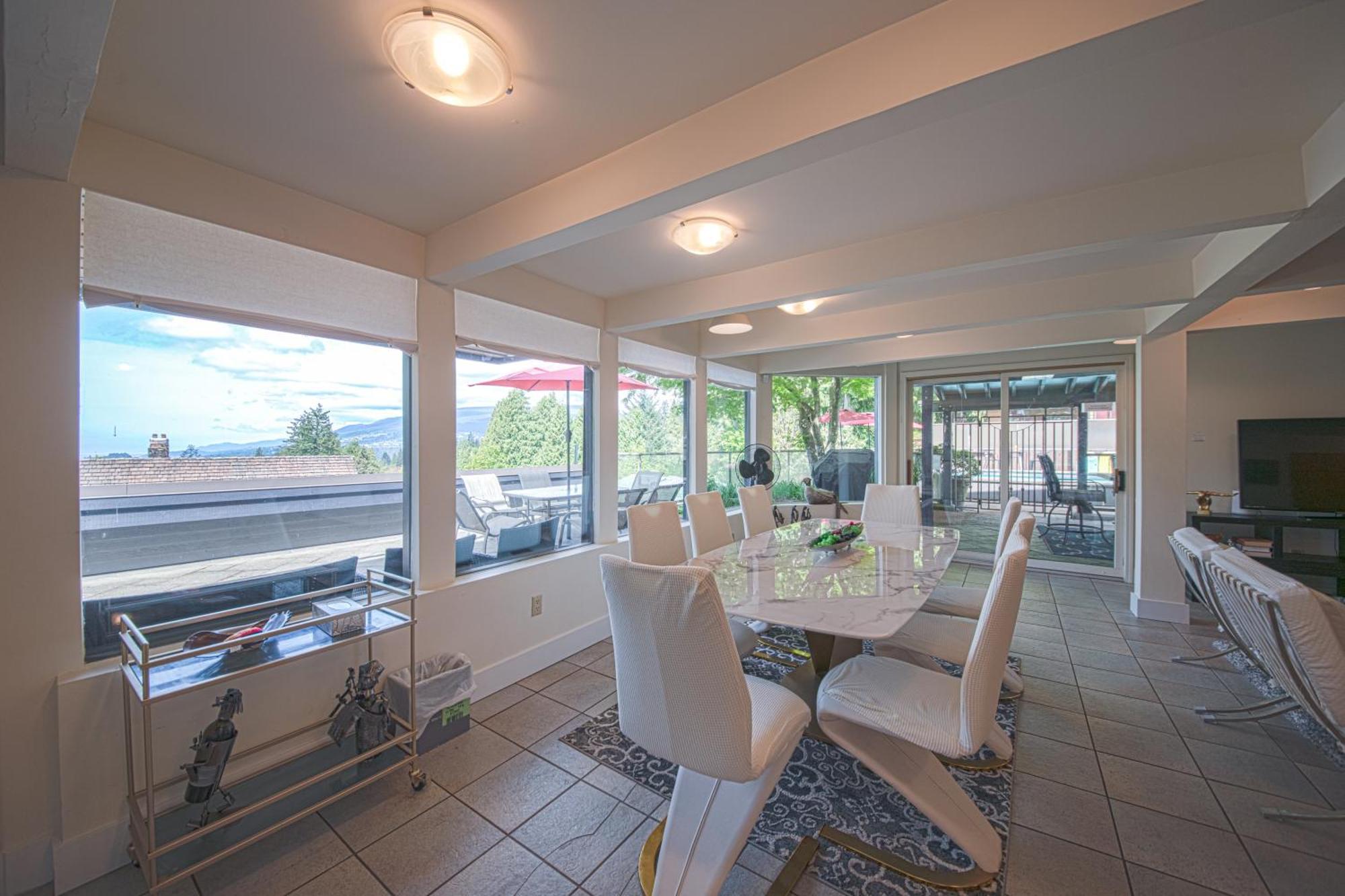 Seymour Private Bedroom, Ensuite Bathroom With Shared Pool, Hot Tub With Views North Vancouver Exteriör bild