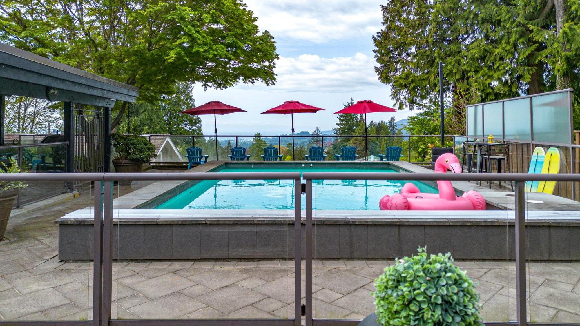 Seymour Private Bedroom, Ensuite Bathroom With Shared Pool, Hot Tub With Views North Vancouver Exteriör bild