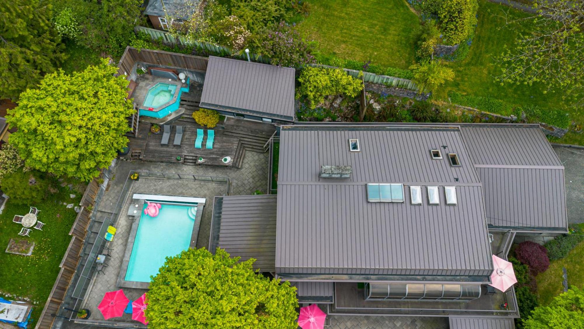 Seymour Private Bedroom, Ensuite Bathroom With Shared Pool, Hot Tub With Views North Vancouver Exteriör bild